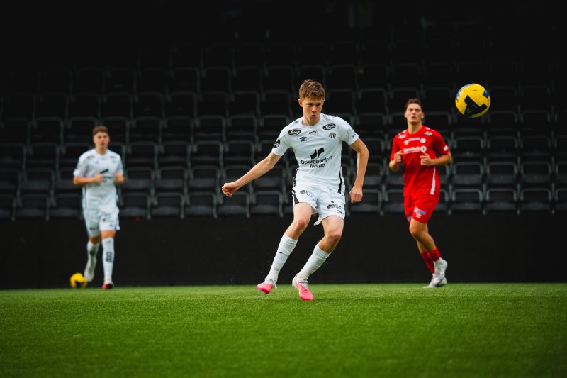 Julian Madsen fekk sin debut på A-laget mot FJøra.