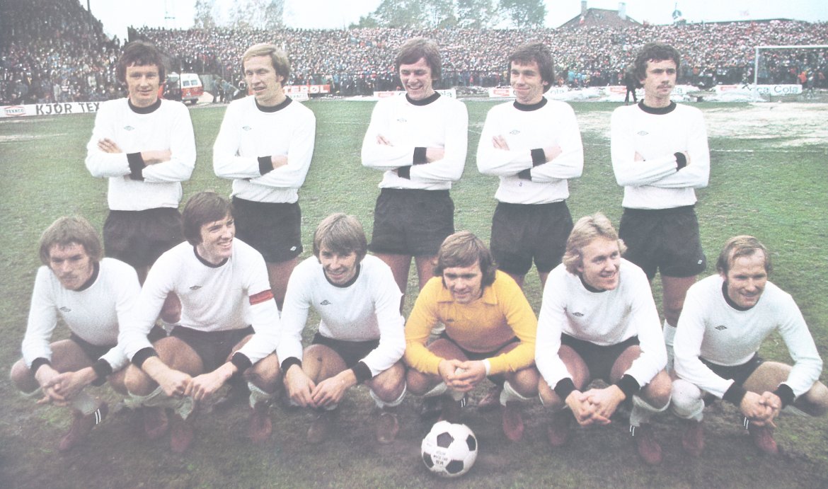 Cupfinalelaget i 1976 brukte desse kvite draktene!
