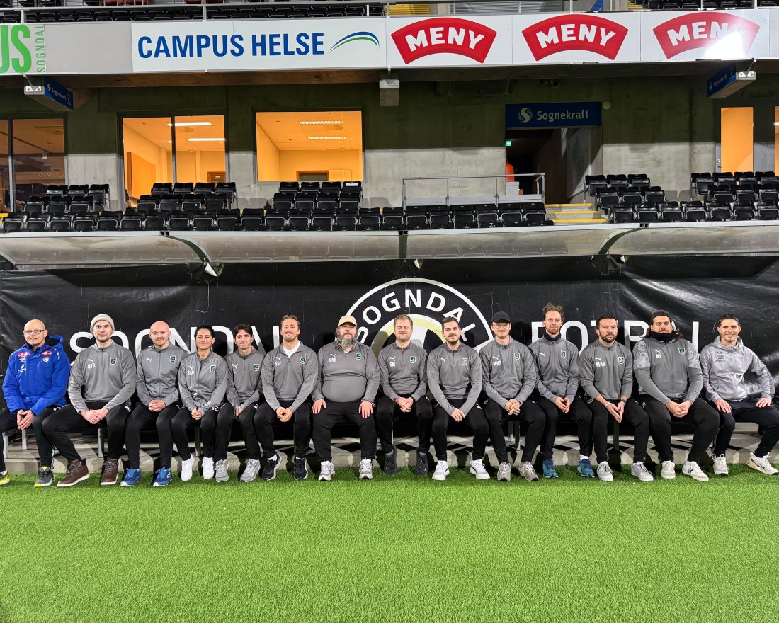 ØHIL inviterte med Krossen og Bolli på lagbiletet etter Sogndal 2-trening