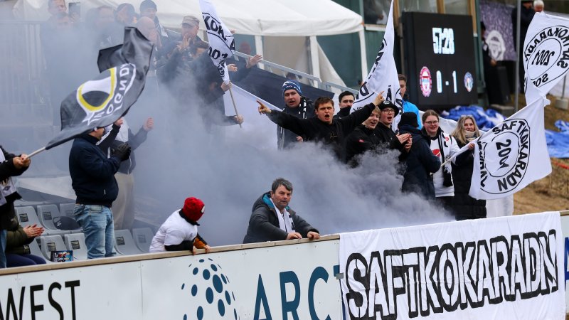 Slik var det på bortetribuna då me møtte Kåffa for to veker sidan - kom på kamp i dag
