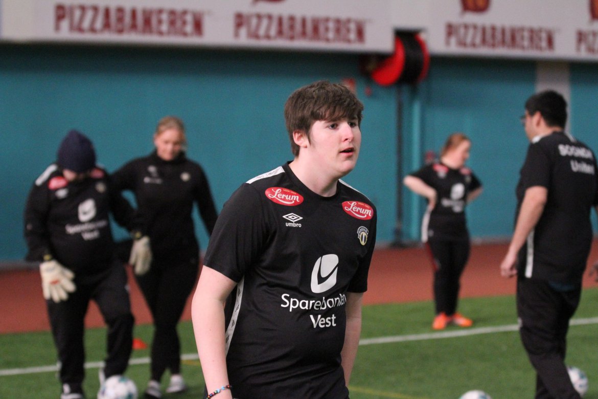 Sigurd Sandvik ser at ballen går i mål