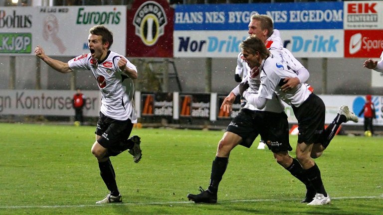 Scoringsjubel FredrikstadH 2010 Foto - Rune Sjøberg (3)