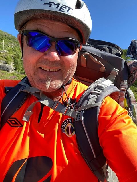 På tur med Sogndal-trøya! (Foto: Privat)