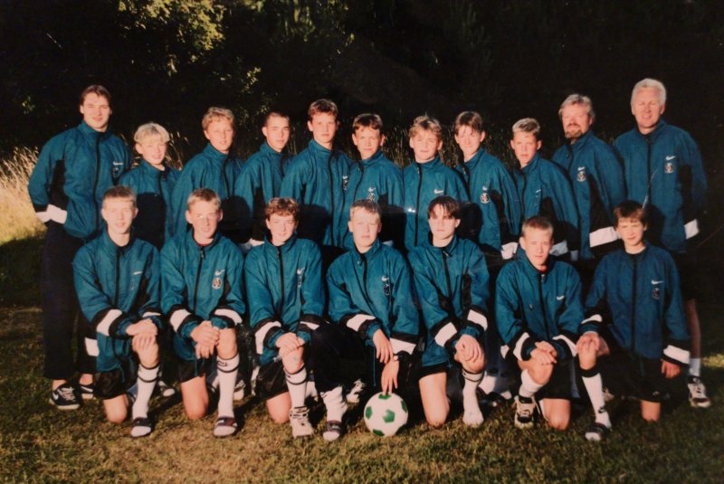 Sogndal G-14 1996: Kyrre Sataøen, Espen Sanden, Pål Navarsete, Kurt Heggestad, Tony Fimreite, Dagfinn Ylvisåker, Ole Chr. Løvik. Kenneth Fureli, Øystein Wilkensen, Steinar Henriksen, Edgeir Gunvordal, Brede Selseng og Geir Erik Røysi