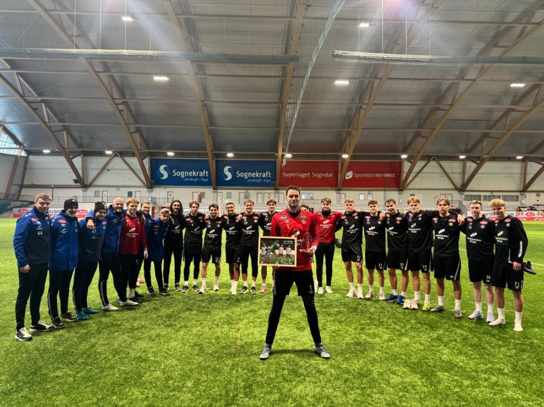 Lars og resten av spelargruppa legg no ned ein solid innsats fram mot ein ny og spennande sesong. (Foto: Endre Romøren/Sogn Avis)