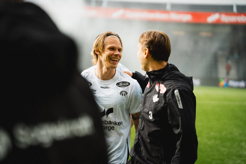 Sebastian saman med gårsdagens målskårar, Preben Asp.