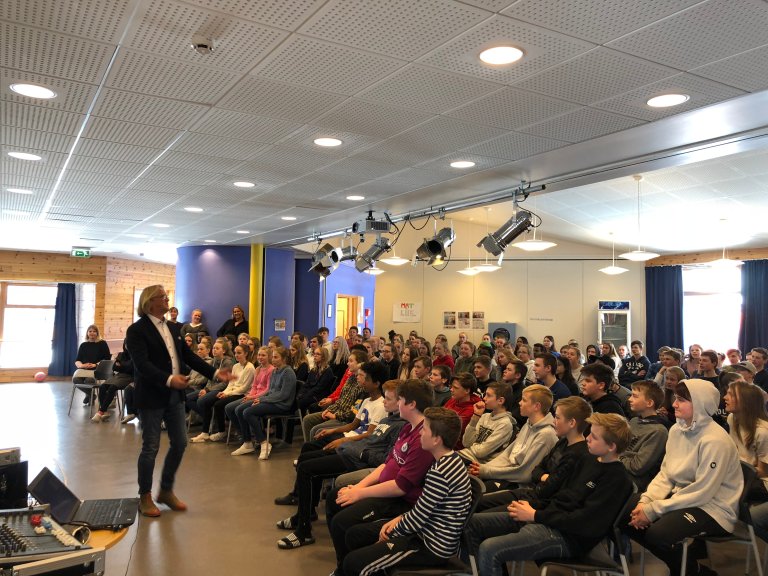 Skulebesøk MOT Luster Rasmus Mo 2