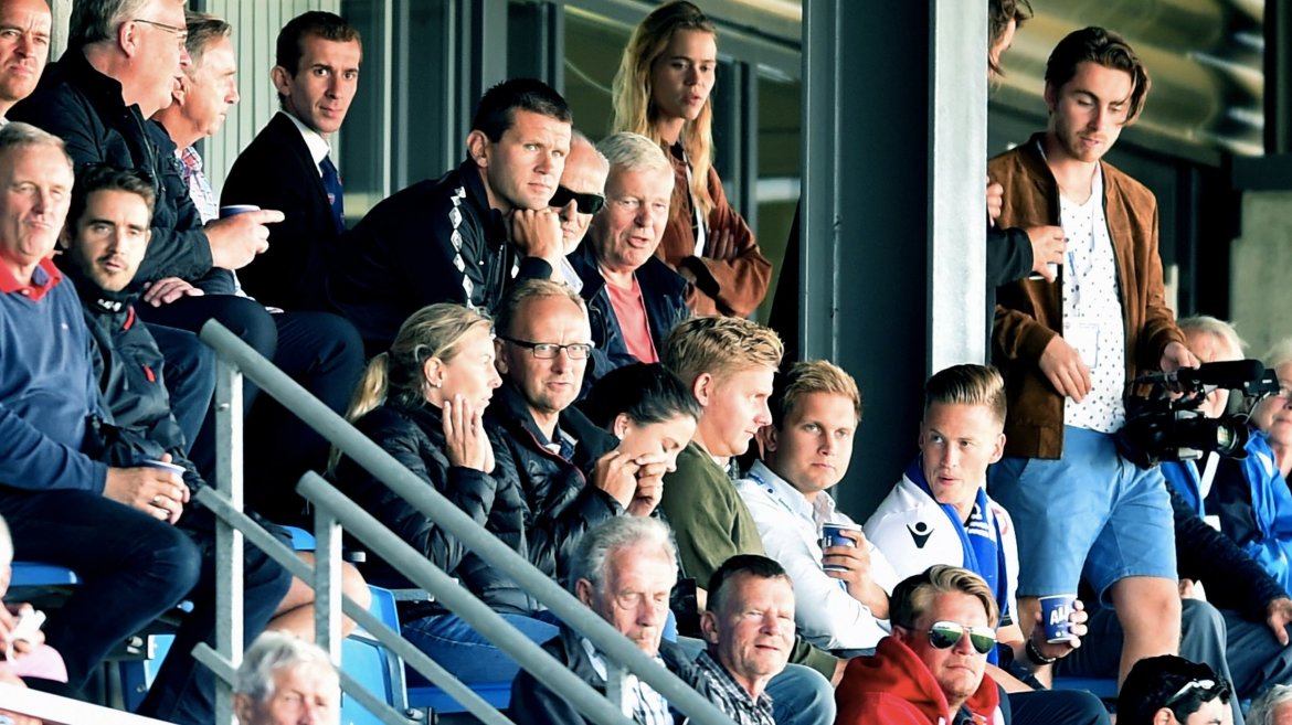 Eirik Bakke måtte sjå kampen frå tribuna